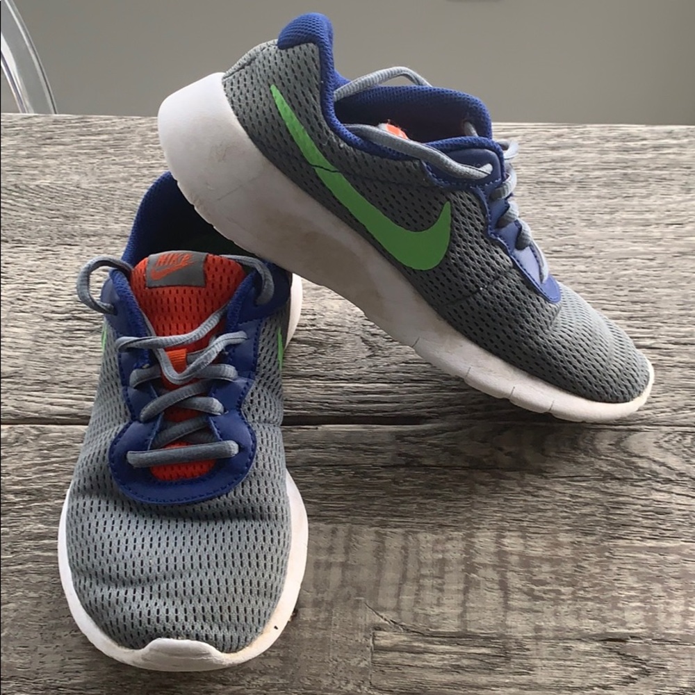 Nike boys running sneakers size 3.5Y